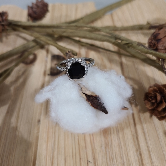 🖤🖤HOST PICK🖤🖤BEAUTIFUL!! BLACK   AMETHYST Halo Cut Ring with Tiny CZ'S - Picture 8 of 13